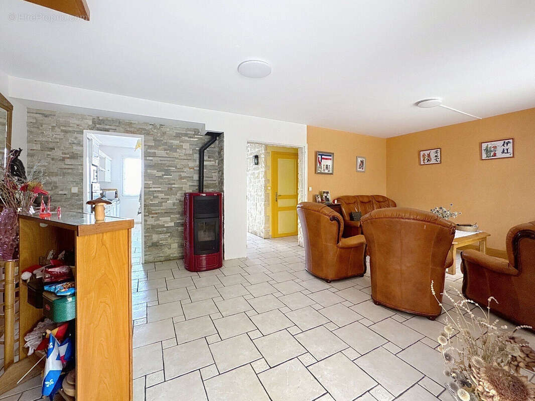 Maison à DEMOUVILLE