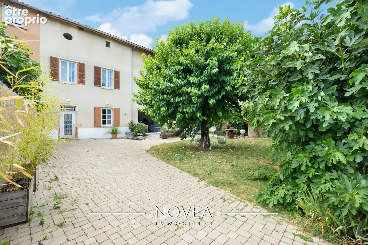 Maison à JASSANS-RIOTTIER