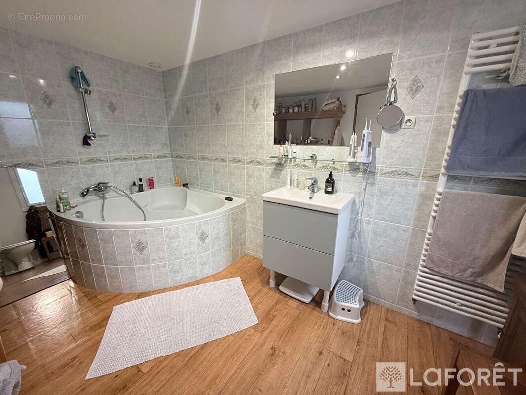 Maison à SAINT-JEAN-D'ILLAC