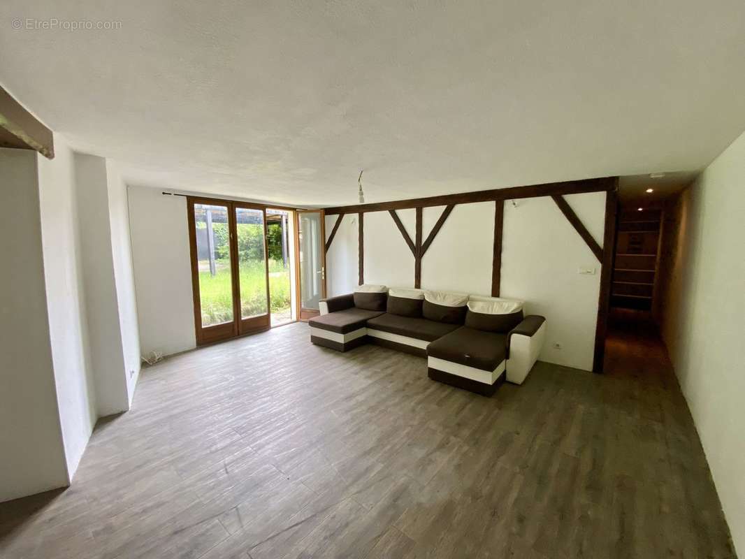 Salon - Maison à LUMIGNY-NESLES-ORMEAUX