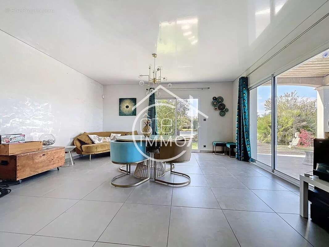 Maison à SAINT-MAGNE-DE-CASTILLON