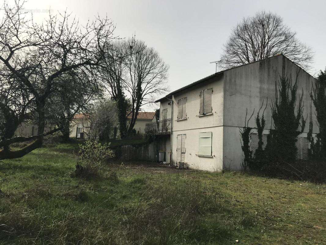 Appartement à VOUNEUIL-SOUS-BIARD