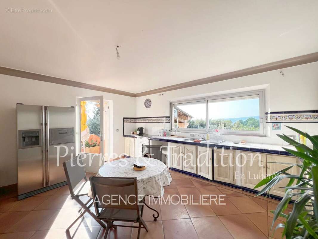 Maison à ROUSSILLON