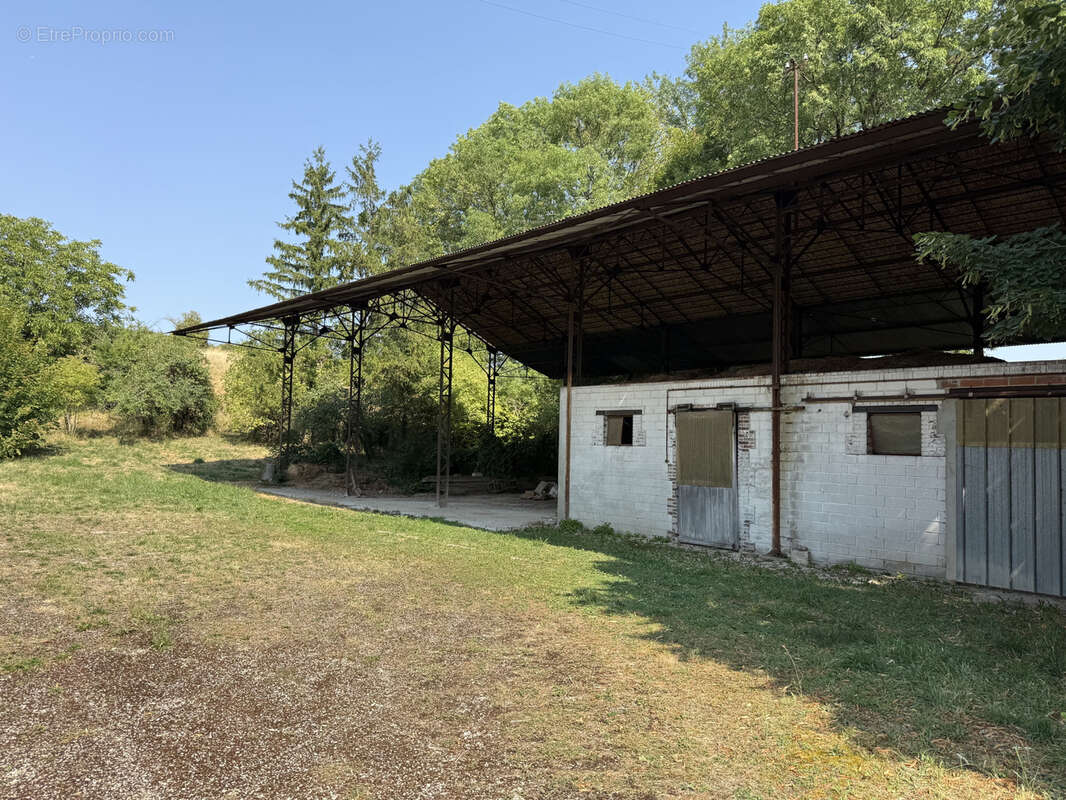 Crésantignes - Corps de ferme avec maison d'habitation 125m2 et dépendances - photo 10