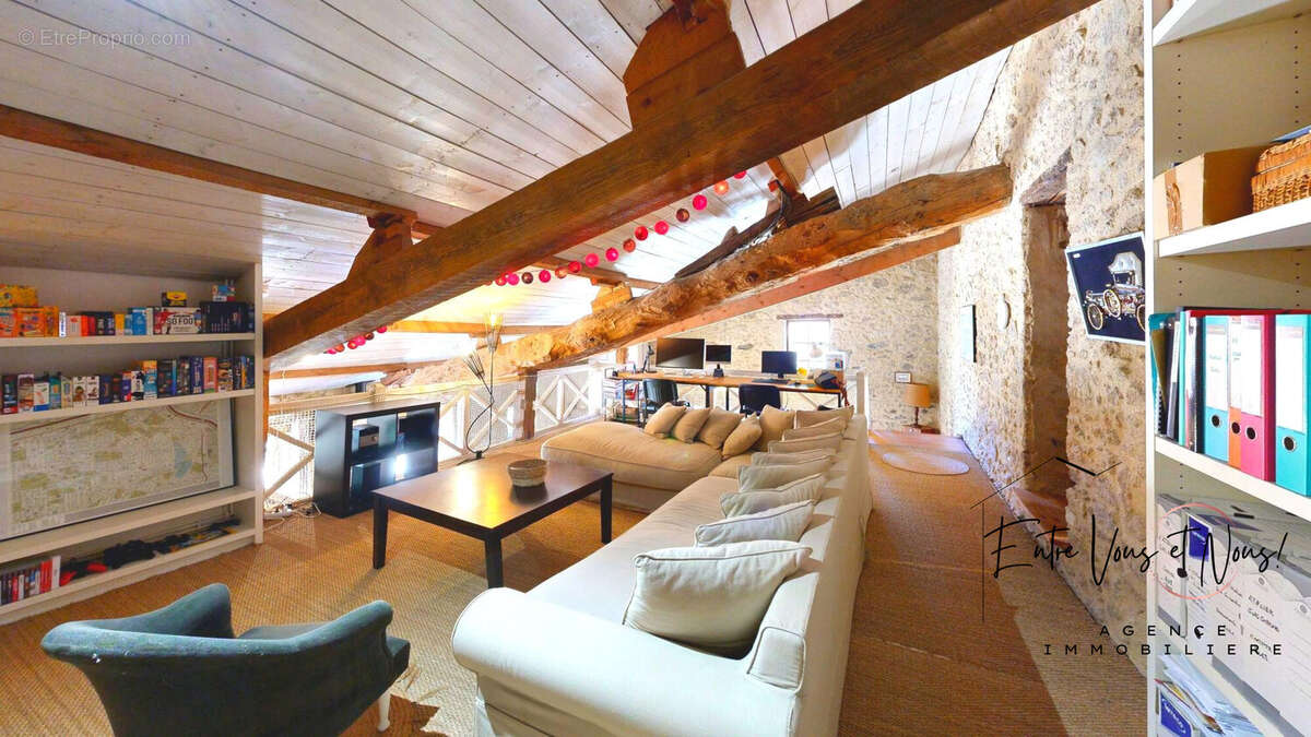 Maison 280 m² à Saint-Pierre-D'aurillac  - photo 3