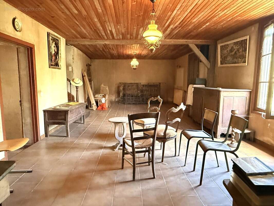 Maison de village historique avec grange importante et grand jardin - photo 7