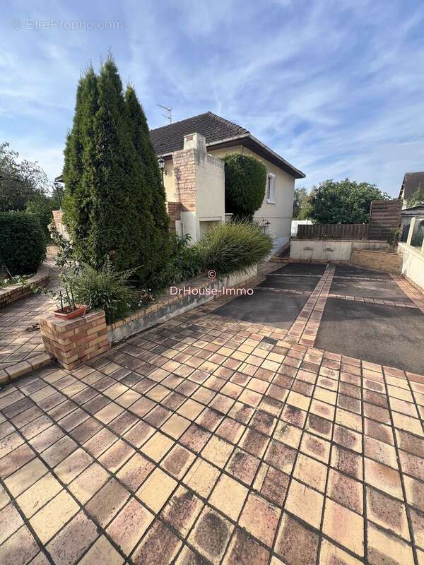 Maison 92 m² à Bourges  - photo 4