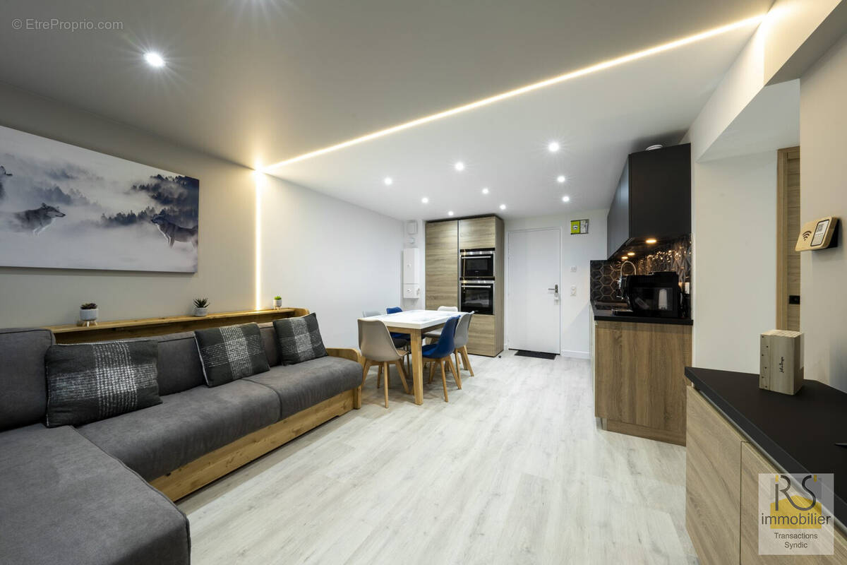 Pièce de vie - Appartement à ARACHES-LA-FRASSE