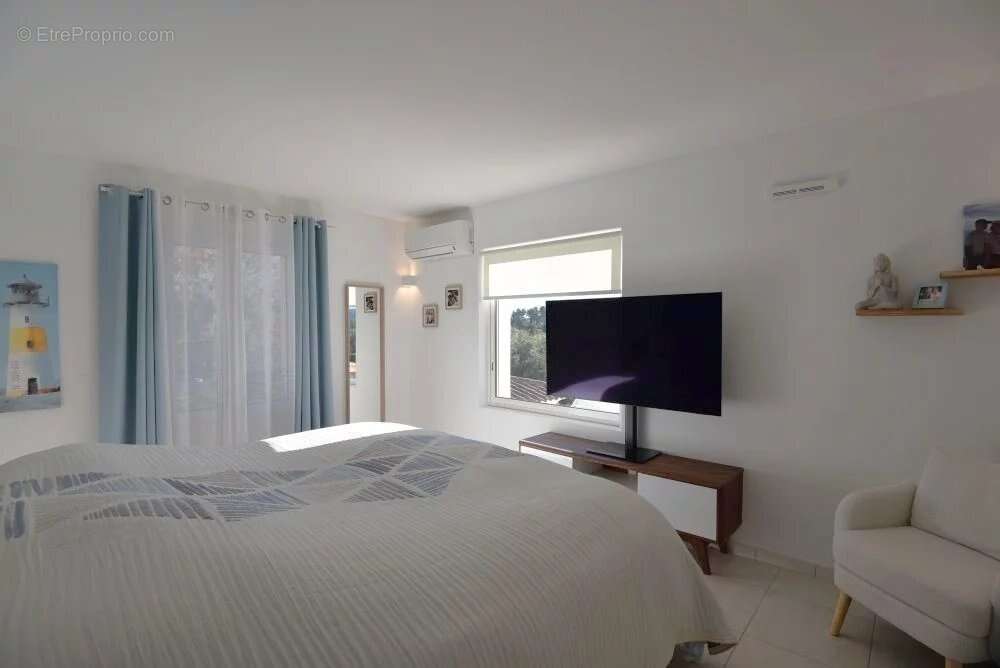 Maison à BAGNOLS-EN-FORET