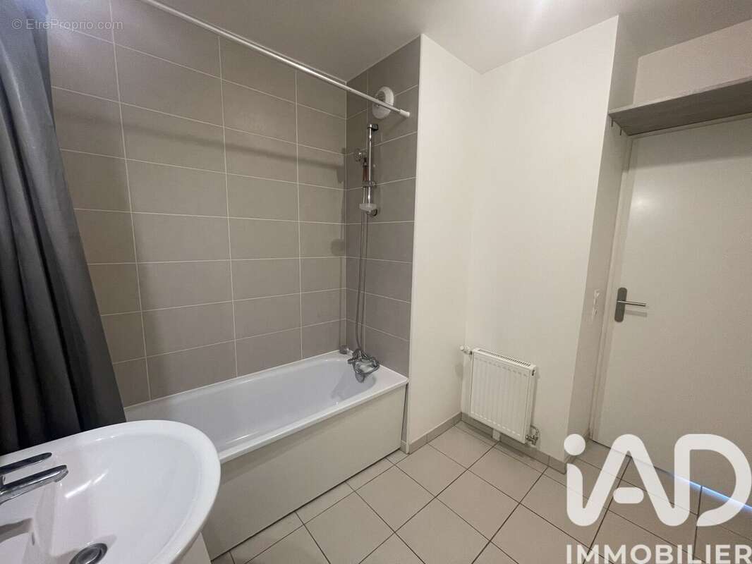 Photo 8 - Appartement à GENNEVILLIERS