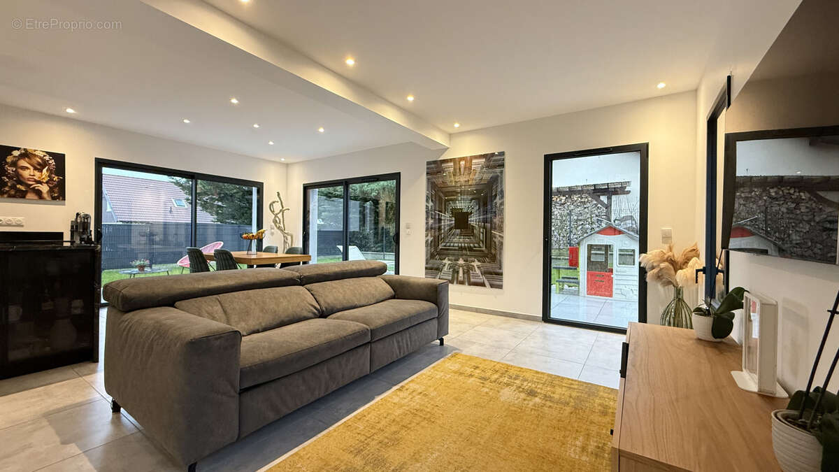 Maison à PREVESSIN-MOENS