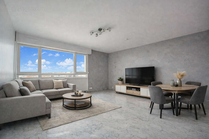 Appartement T3 rénové de 70 m² Nîmes centre - photo 5
