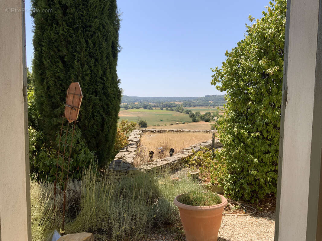Villa d'architecte en position dominante de plain pied et sa vue panoramique. - photo 11