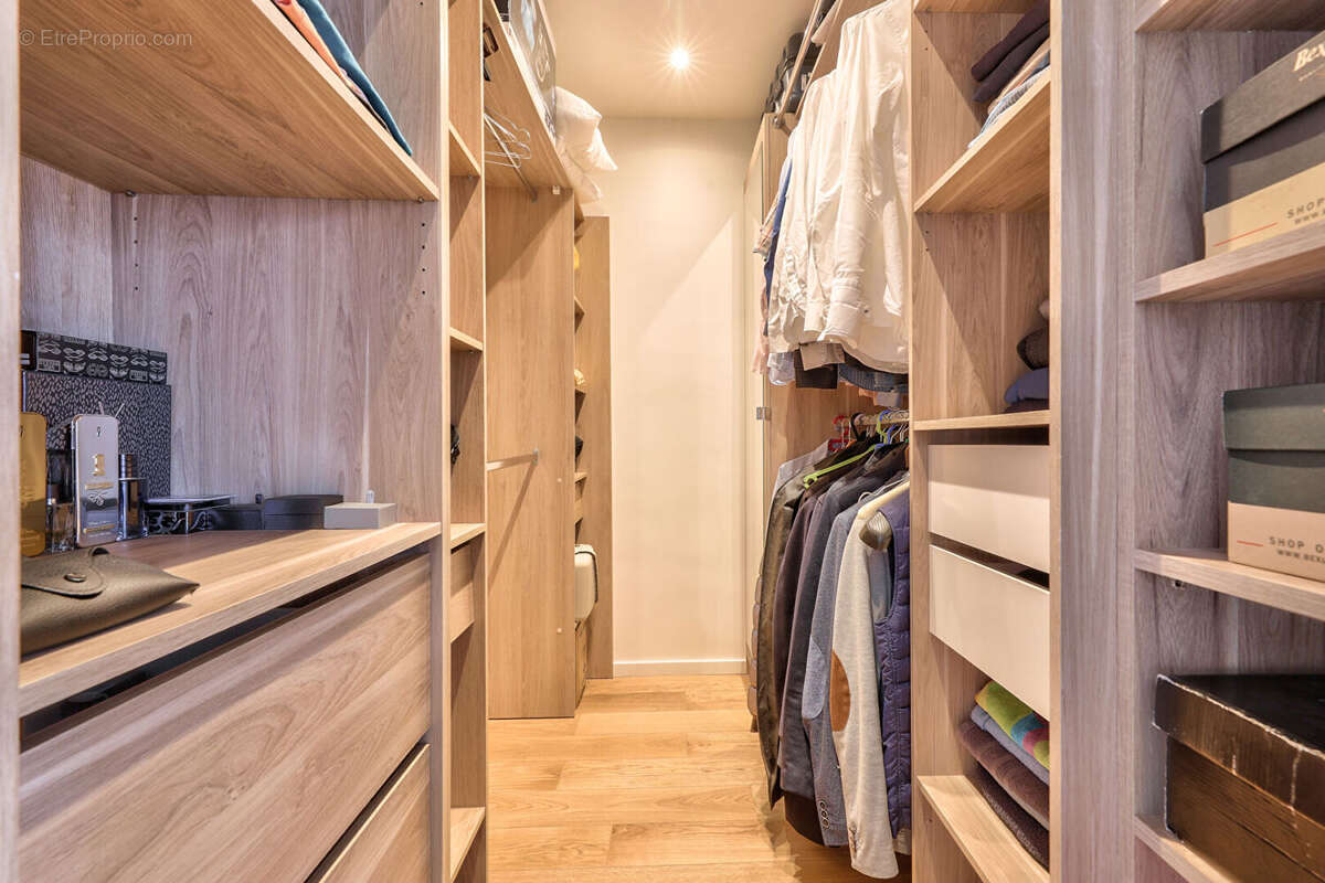 Appartement à PARIS-8E