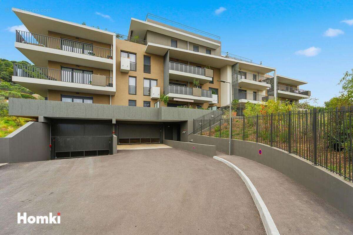 Appartement à SAINT-LAURENT-DU-VAR