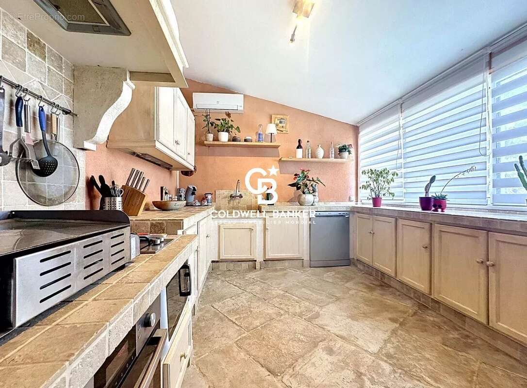 Maison à ROQUEBRUNE-SUR-ARGENS