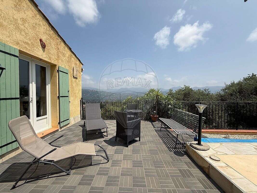 Maison à CHATEAUNEUF-VILLEVIEILLE