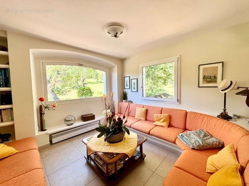 Dpt Var (83), à vendre FREJUS Tour de mare, maison P6 de 156 m² - Terrain de 1790 m² - photo 6