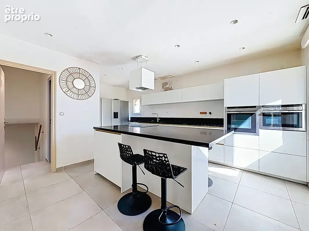 Maison Vedène - Grande propriété 355 m² - 7 chambres, piscine et fort potentiel - photo 8