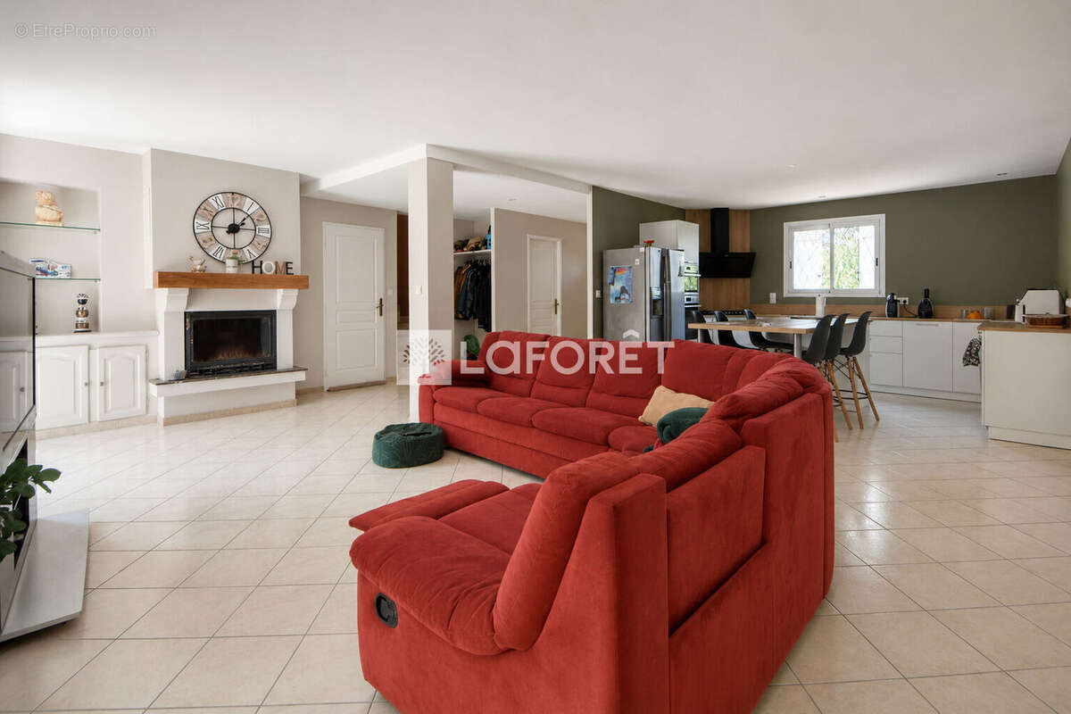 Propriété de 191 m² avec deux habitations indépendantes, piscine et hangar de 140 m² à vendre à Montans - photo 4