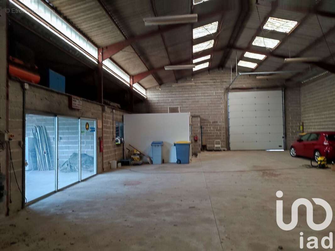 Photo 3 - Parking à LOUDUN