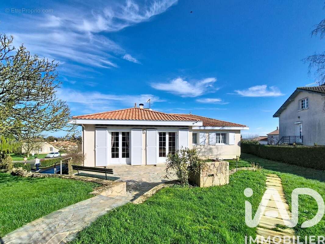 Photo 2 - Maison à CERNUSSON