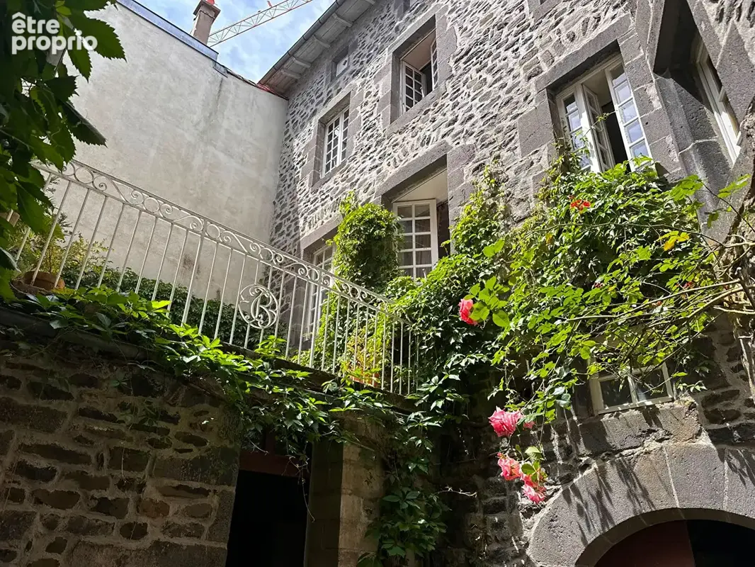 Maison 400 m² à Saint-Flour  - photo 4