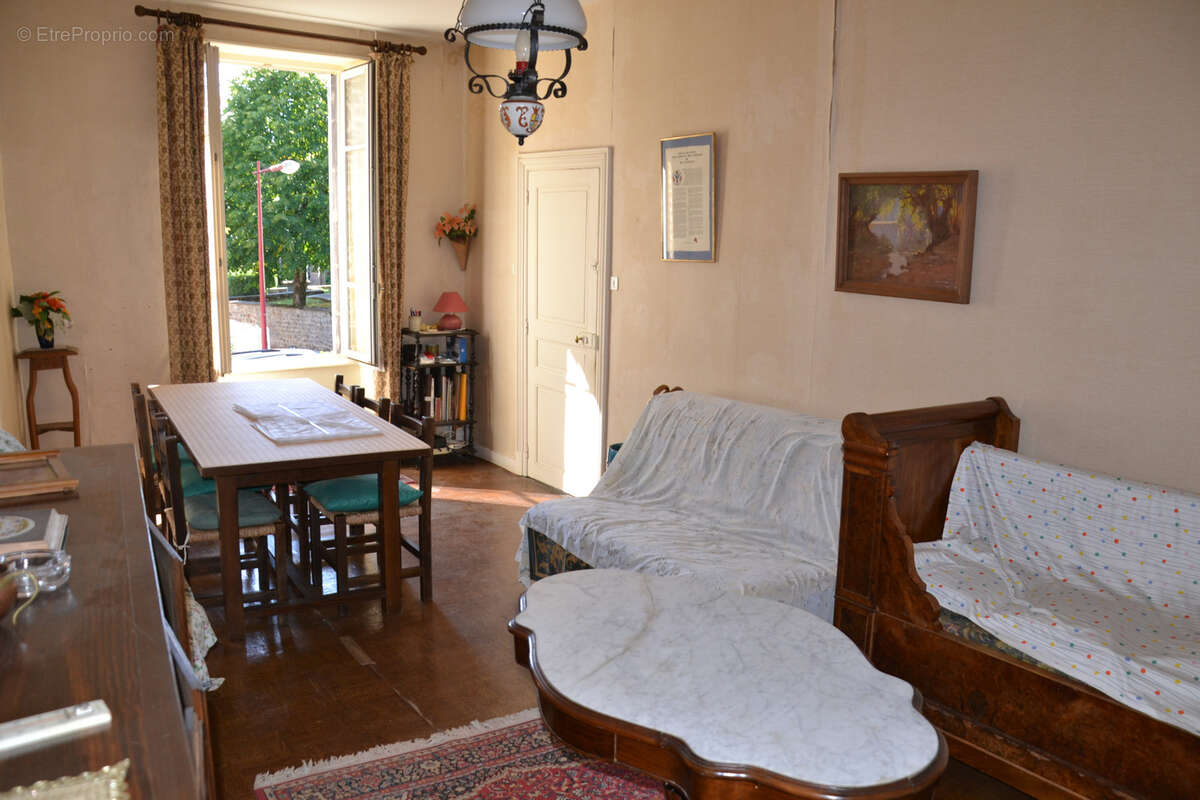 Maison à SAINT-SAUVES-D&#039;AUVERGNE