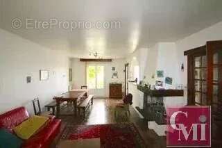 Pavillon de plain-pied sur s/sol total et sur 706m2 de terra - photo 3