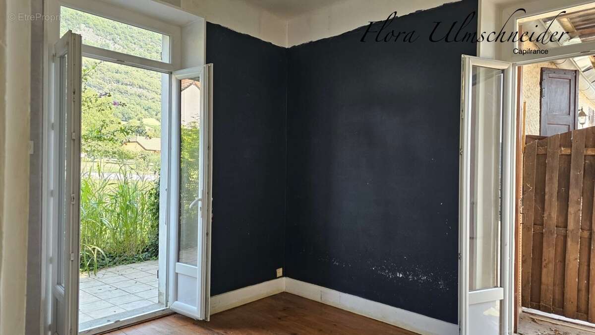 Au cœur du village de Chindrieux (73) – Ensemble immobilier avec appartement d'env. 134 m² à rénover, studio d'env. 32 m² rénové - photo 5