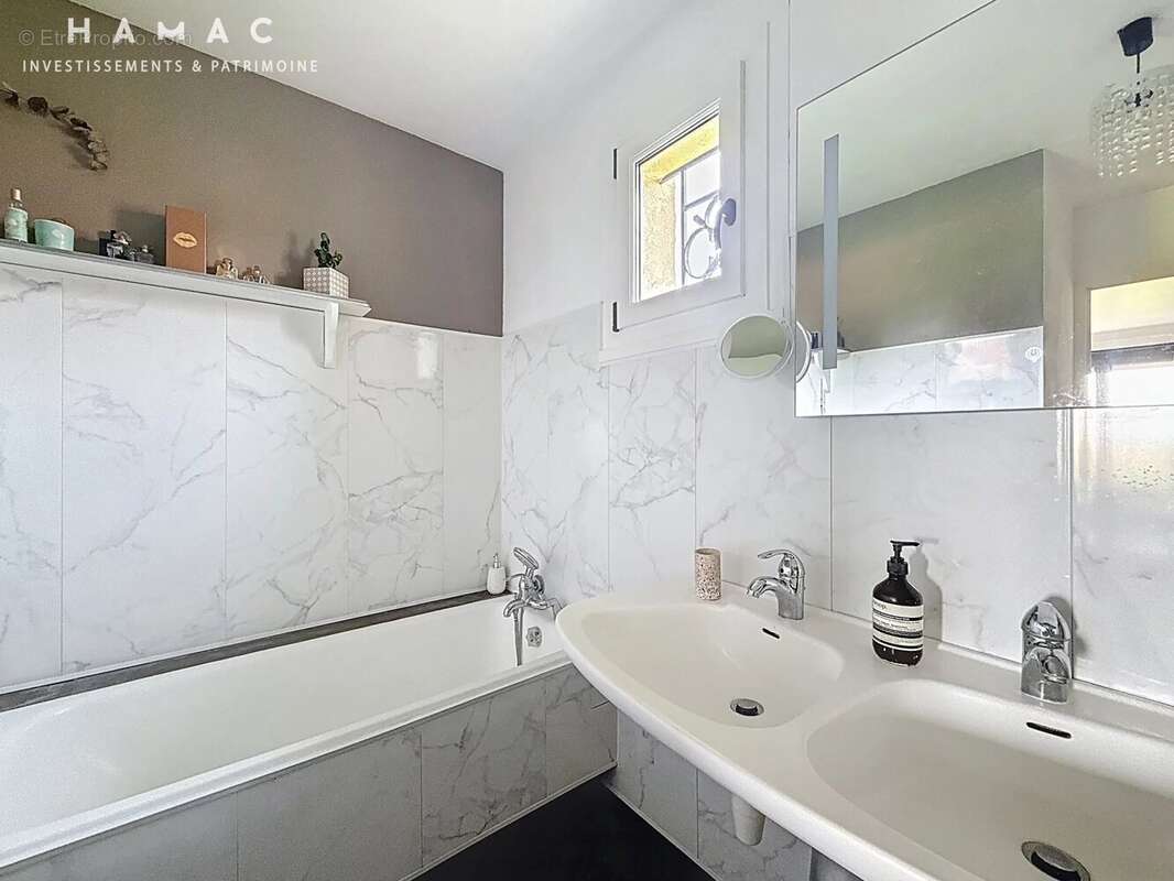 Maison à LA TOUR-DE-SALVAGNY