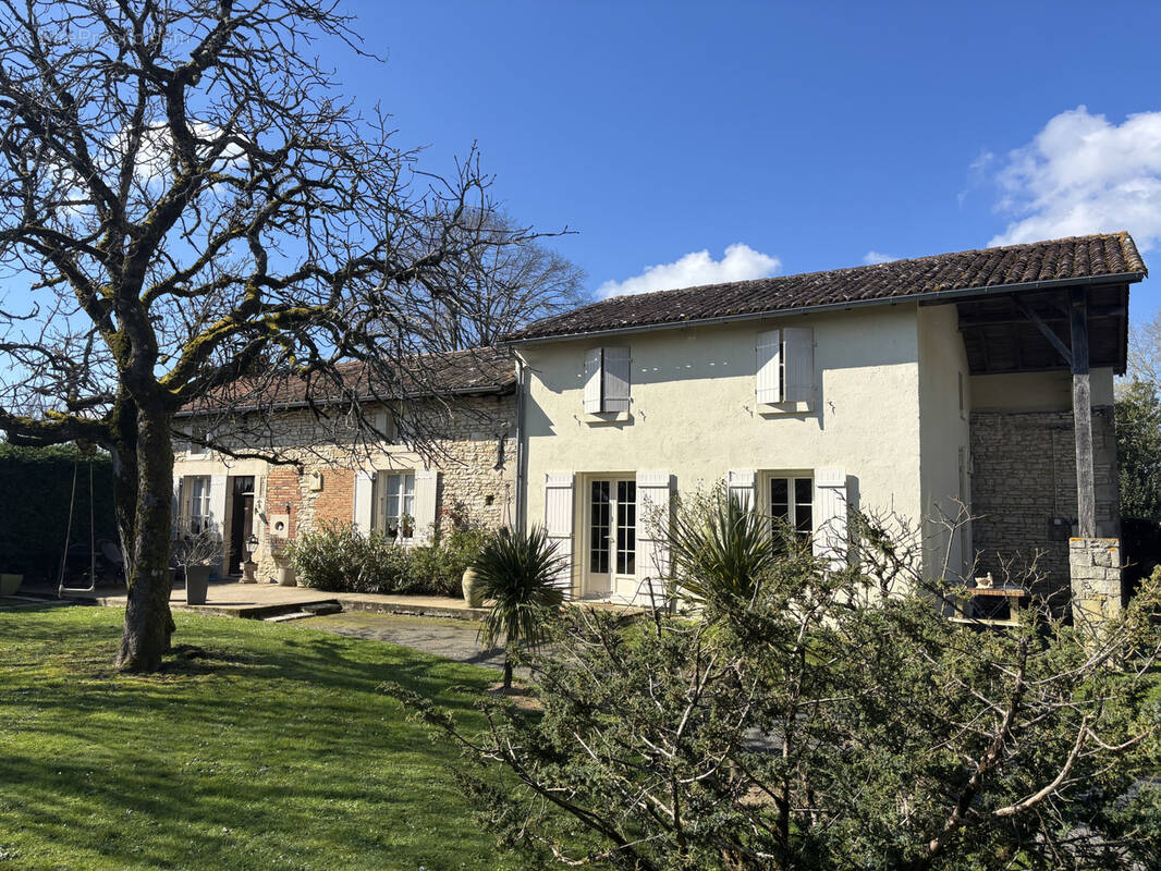 Maison à SAINT-COUTANT