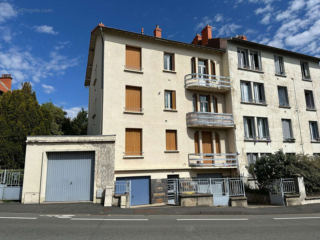 CLERMONT FERRAND, Immeuble 12 pièce(s) 253 m2, rapport 23300€/an, jardin, garages, balcon 491000€ FAI - photo 7