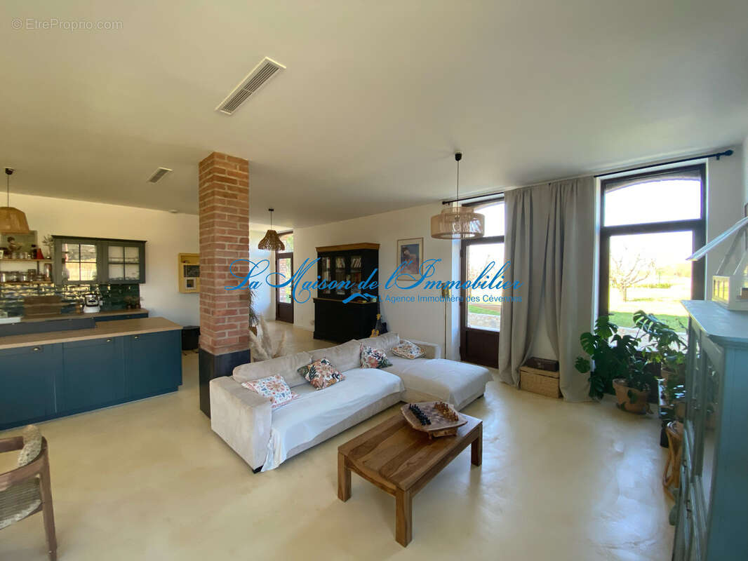 Au sud d'Anduze, Authentique grange en pierres de caractère rénovée F5 avec piscine sur 958 m2 de ter - photo 6