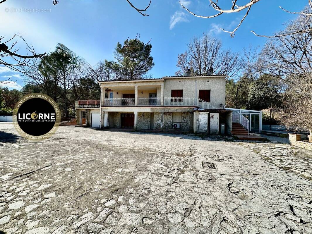 Maison à LE PUY-SAINTE-REPARADE