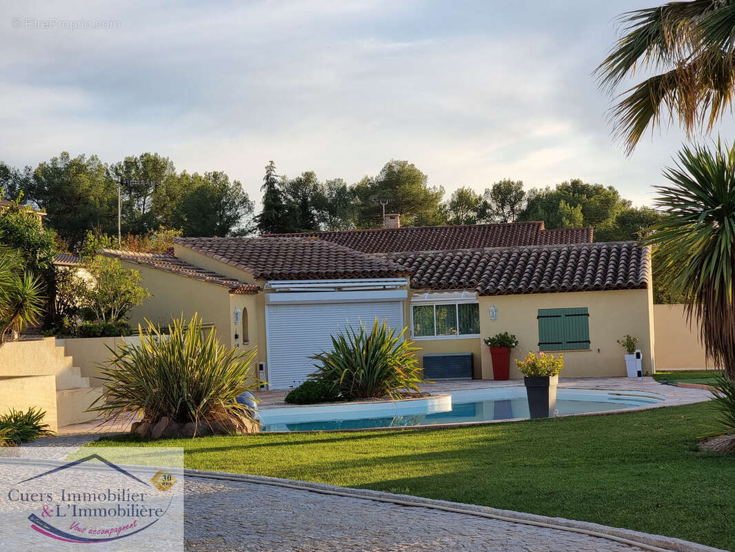 La crau villa t5 avec dependances et piscine - photo 12