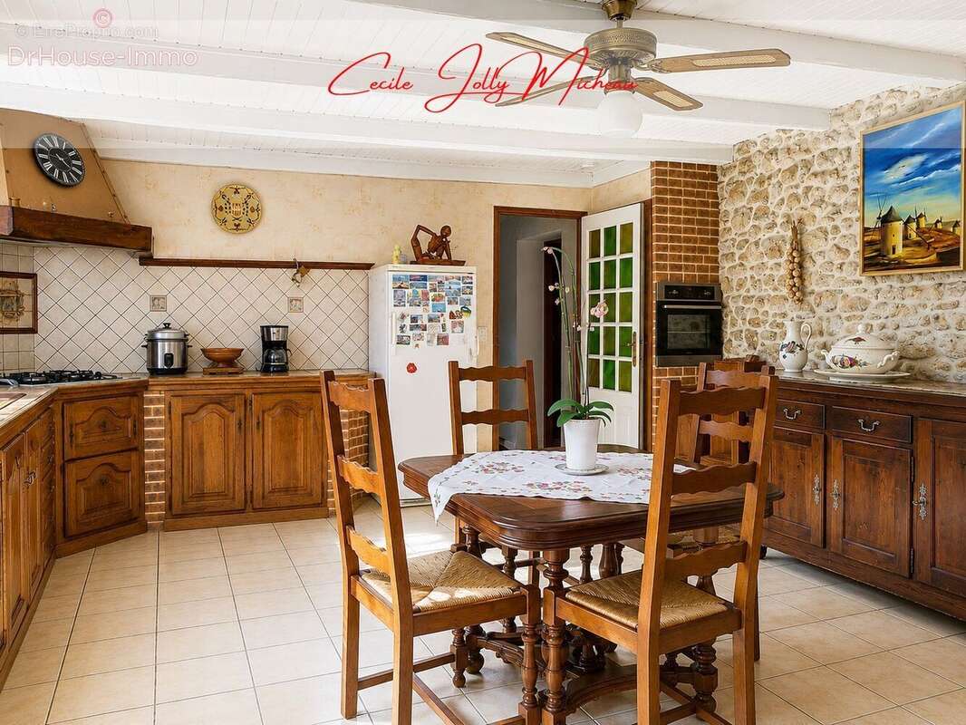 Maison 244 m² à Anglade  - photo 4