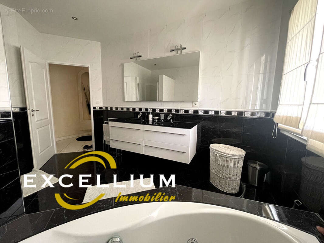 Maison à ROCHETAILLEE-SUR-SAONE