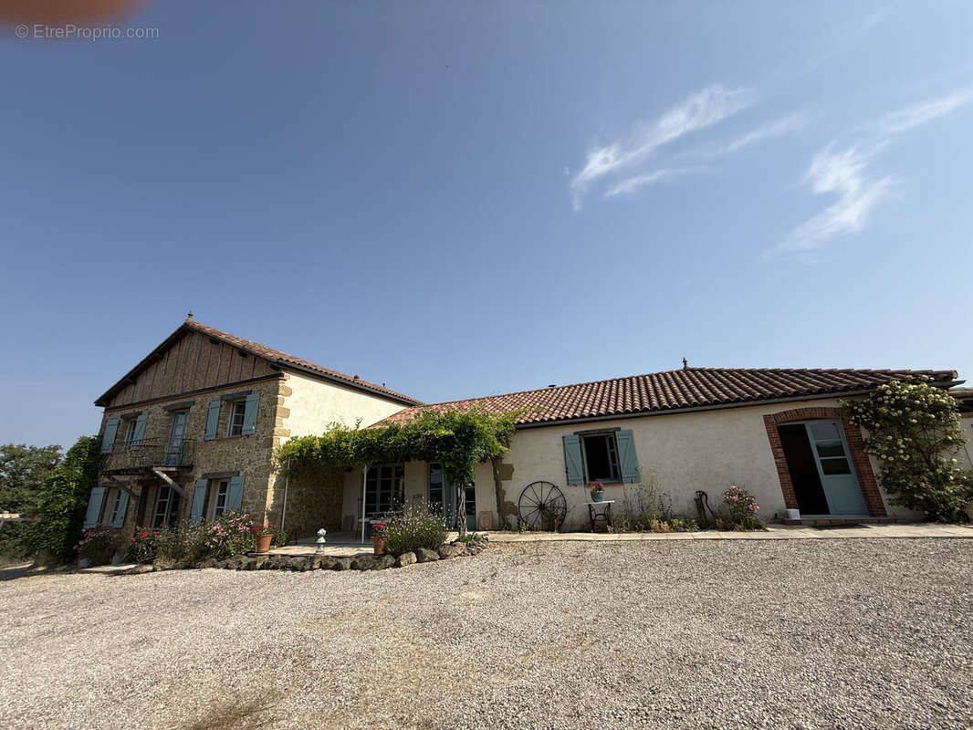 Maison Restaurée avec Goût, Gîte Indépendant, Piscine et Vue sur les Montagnes - photo 33