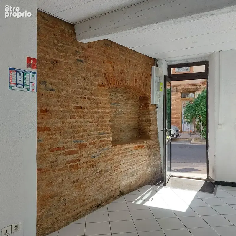 Local/bureau à vendre MONTAUBAN (82) avec vitrine et deux entrées, espace sanitaire - photo 8
