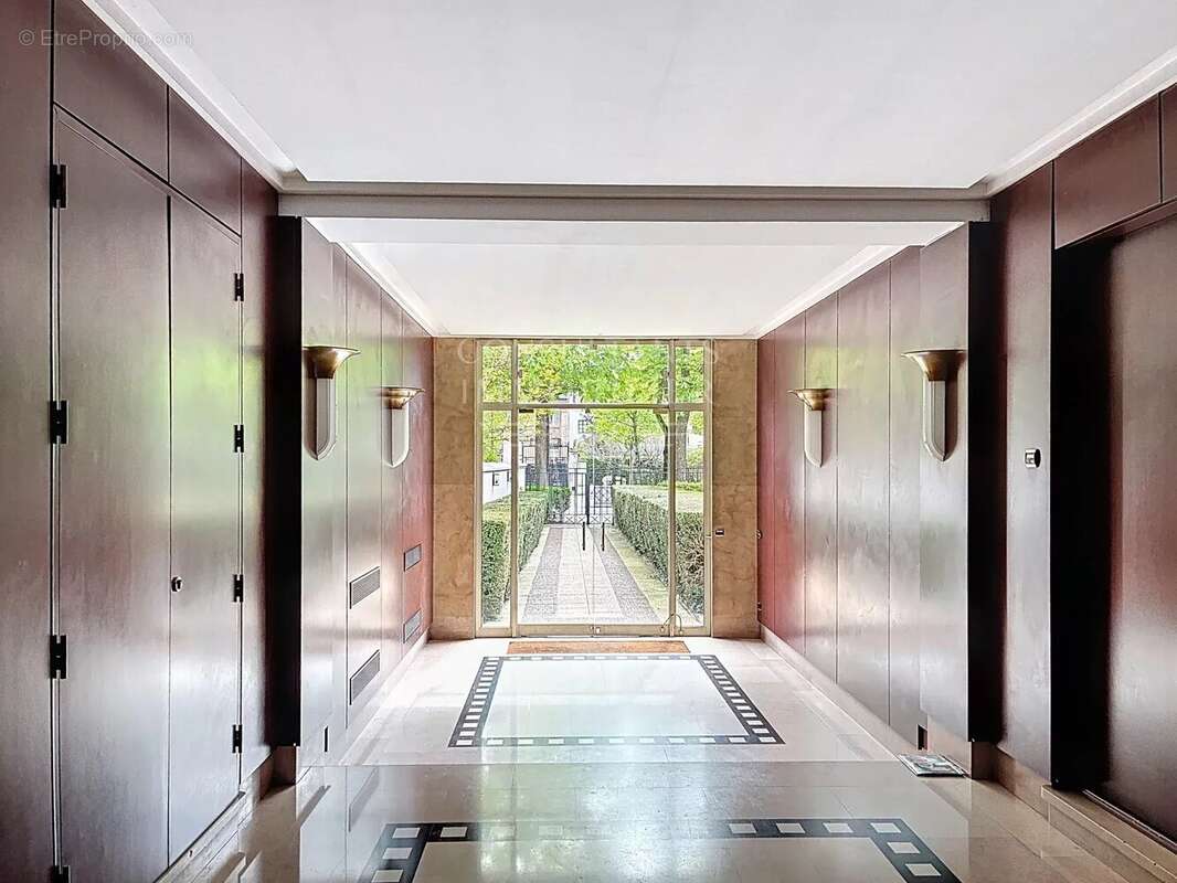 Appartement à NEUILLY-SUR-SEINE