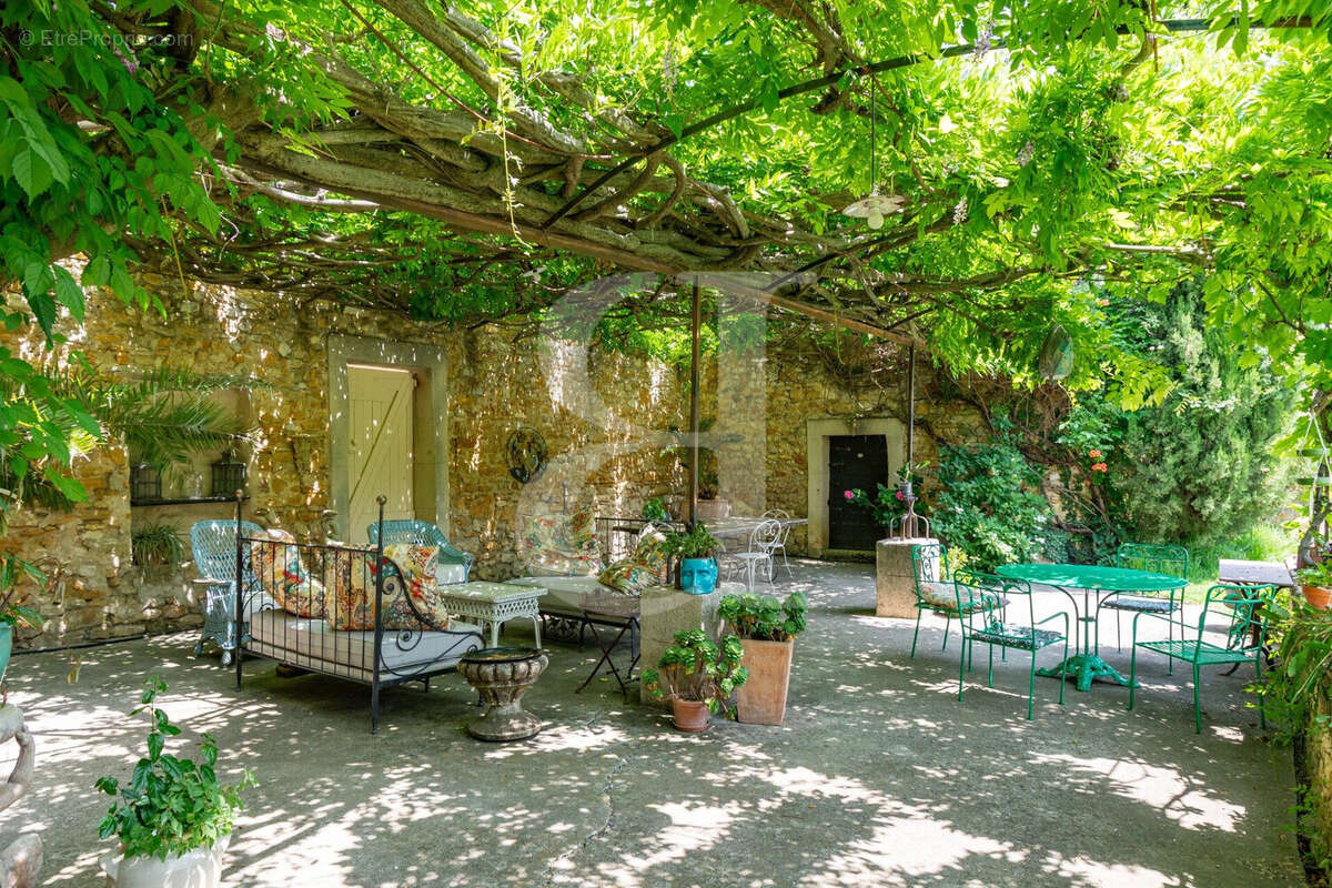 Maison à SAINTE-CECILE-LES-VIGNES