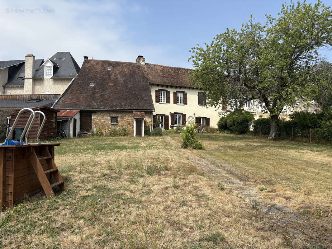 Coussac Bonneval magnifique maison bourg de 5 pièces, garage, piscine, jardin et vues - photo 2