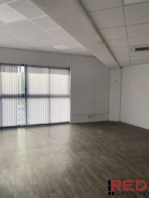 Commerce 165 m² à Aubagne  - photo 3