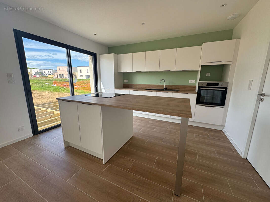 Maison à LA CHAPELLE-DES-FOUGERETZ