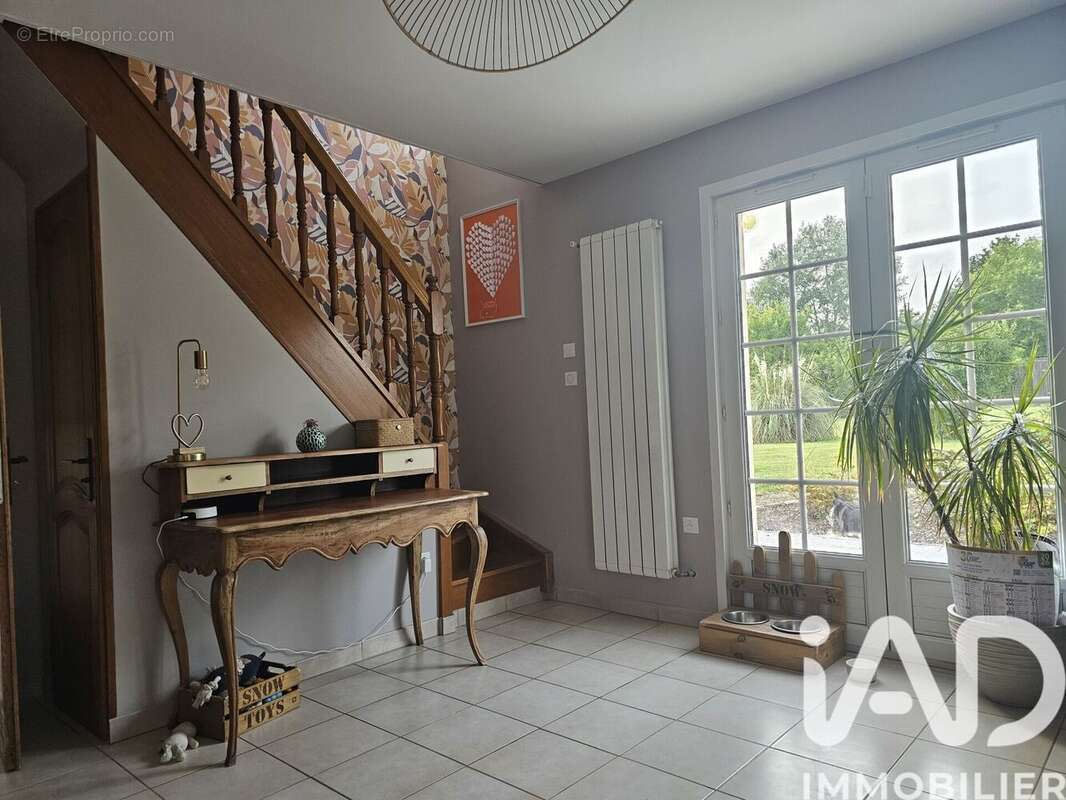 Maison 133 m² à Frieres-Faillouel  - photo 2