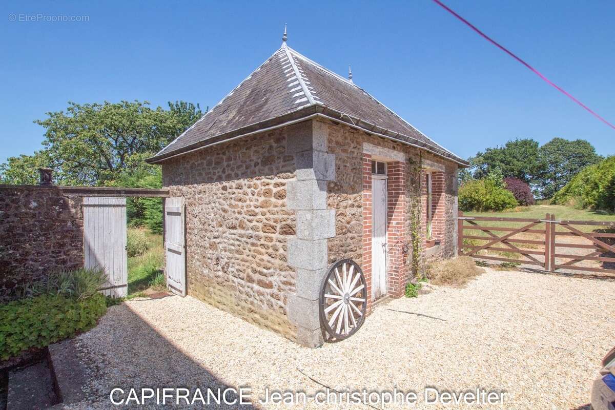 Maison bourgeoise à vendre 4 chambres SAINT DENIS DE GASTINES (53) sur terrain de 5 400 m2 - photo 20