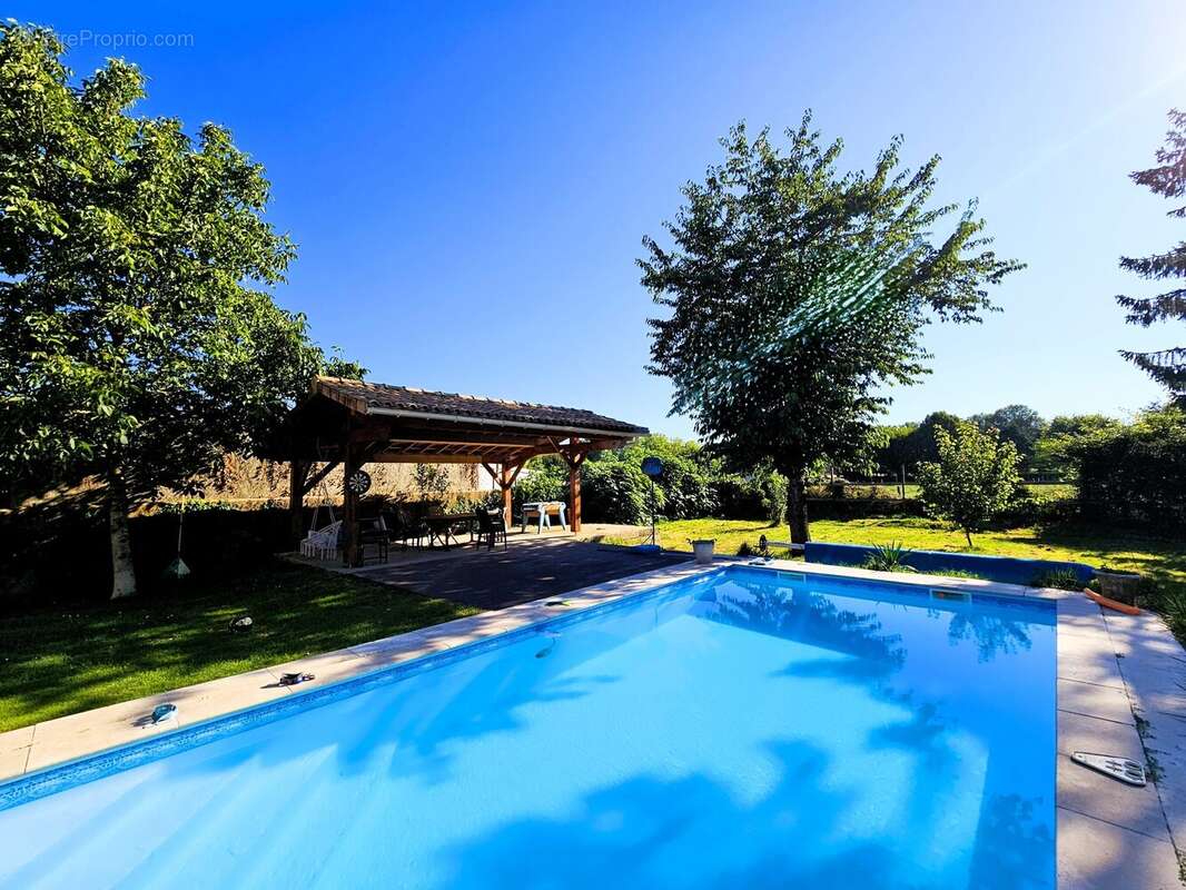 Maison à COURS-DE-PILE