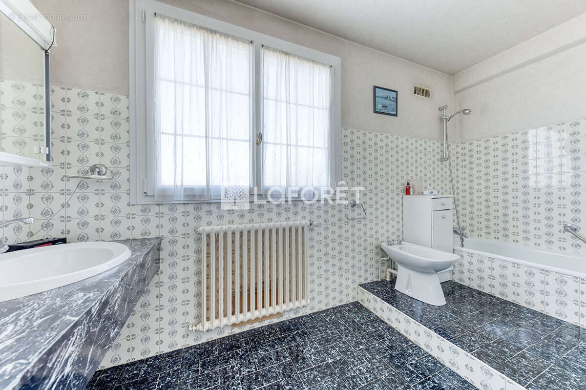 Maison Pontault Combault 5 pièce(s) 107.60m2 - photo 10