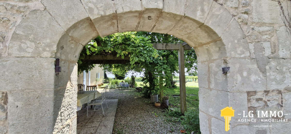 Maison à SAINT-FORT-SUR-GIRONDE